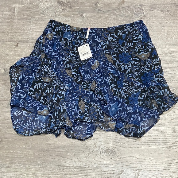 Free People Dresses & Skirts - Free People Blue Floral Mini Skirt